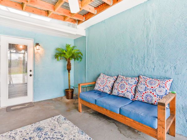 Lakefront 4 Bedroom Vacation Rental in Bradenton