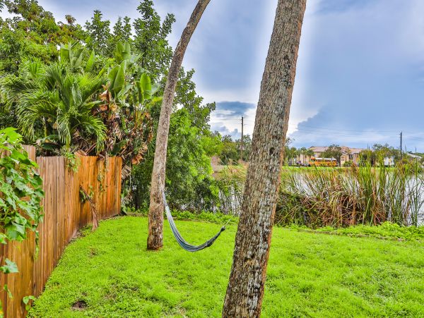 Lakefront 4 Bedroom Vacation Rental in Bradenton