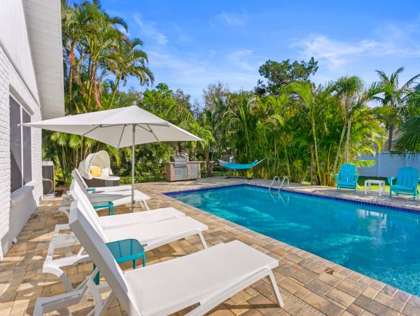 Coastal Oasis with 5 Bedrooms & Great Amenities in Bradenton