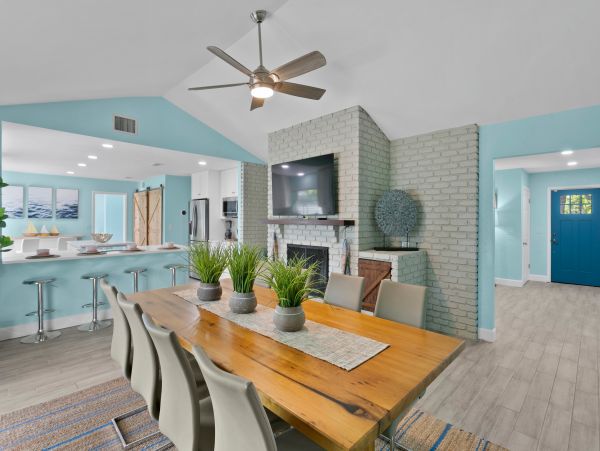 Coastal Oasis with 5 Bedrooms & Great Amenities in Bradenton