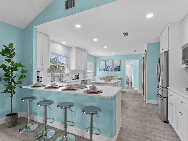 Coastal Oasis with 5 Bedrooms & Great Amenities in Bradenton