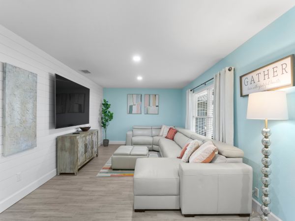 Coastal Oasis with 5 Bedrooms & Great Amenities in Bradenton