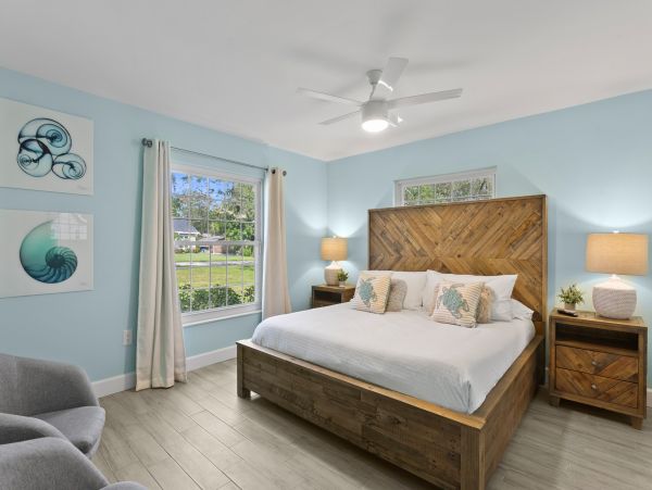 Coastal Oasis with 5 Bedrooms & Great Amenities in Bradenton