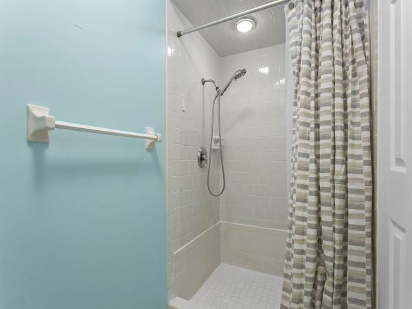 Coastal Oasis with 5 Bedrooms & Great Amenities in Bradenton