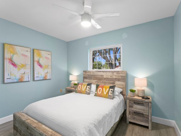 Coastal Oasis with 5 Bedrooms & Great Amenities in Bradenton