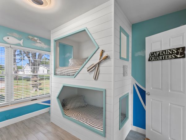 Coastal Oasis with 5 Bedrooms & Great Amenities in Bradenton