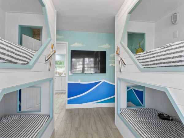 Coastal Oasis with 5 Bedrooms & Great Amenities in Bradenton