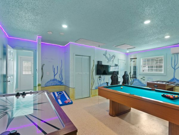 Coastal Oasis with 5 Bedrooms & Great Amenities in Bradenton