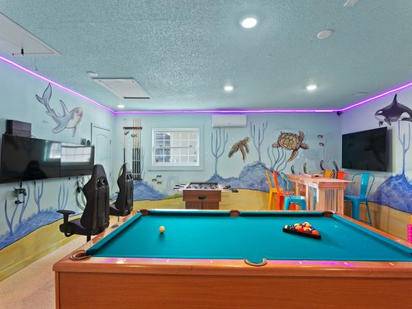 Coastal Oasis with 5 Bedrooms & Great Amenities in Bradenton