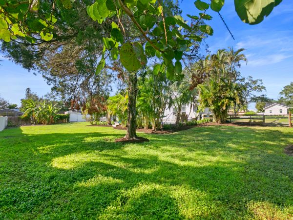 Coastal Oasis with 5 Bedrooms & Great Amenities in Bradenton