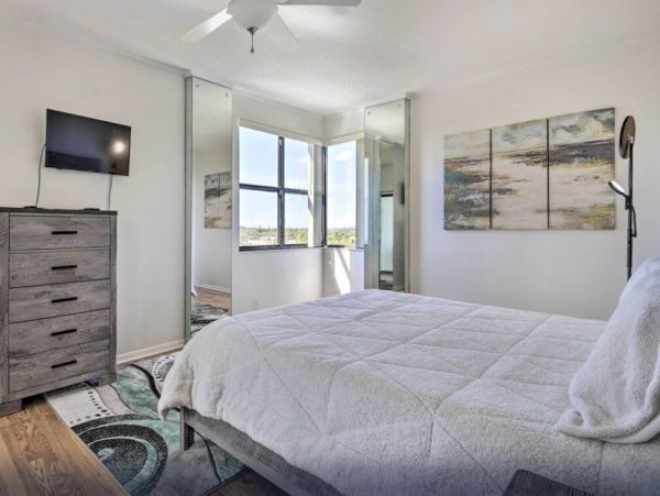 Siesta Key Vacation Condo Three Bedroom Walk to Beach