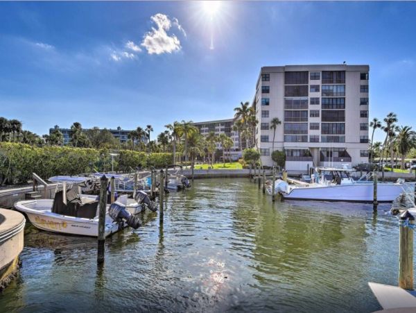 Siesta Key Vacation Condo Three Bedroom Walk to Beach
