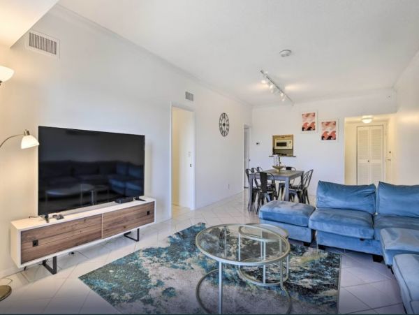 Siesta Key Vacation Condo Three Bedroom Walk to Beach
