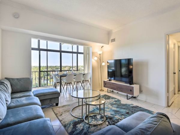 Siesta Key Vacation Condo Three Bedroom Walk to Beach