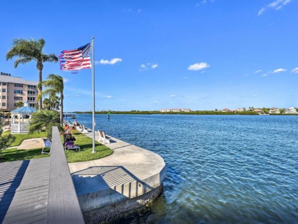 Siesta Key Vacation Condo Three Bedroom Walk to Beach