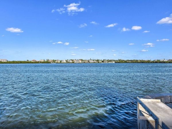 Siesta Key Vacation Condo Three Bedroom Walk to Beach