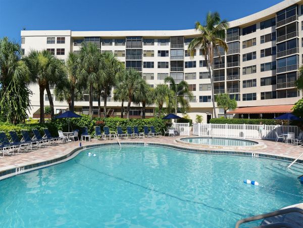 Siesta Key Vacation Condo Three Bedroom Walk to Beach