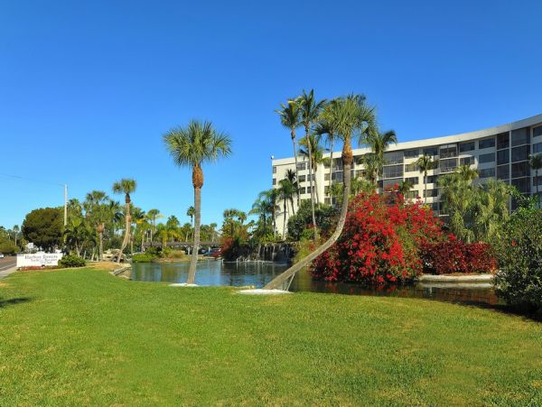 Siesta Key Vacation Condo Three Bedroom Walk to Beach