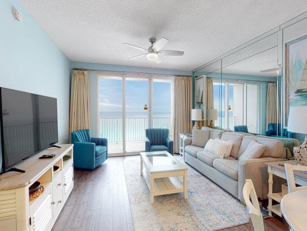 Lovely Gulf Front Vacation Condo with 2 Bedrooms