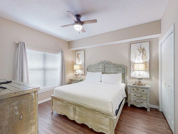 Lovely Gulf Front Vacation Condo with 2 Bedrooms