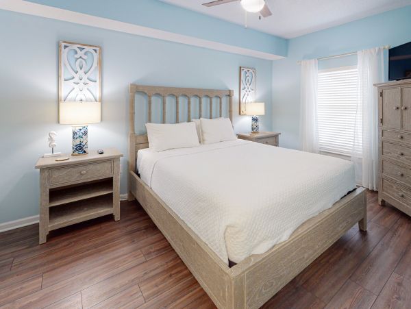 Lovely Gulf Front Vacation Condo with 2 Bedrooms