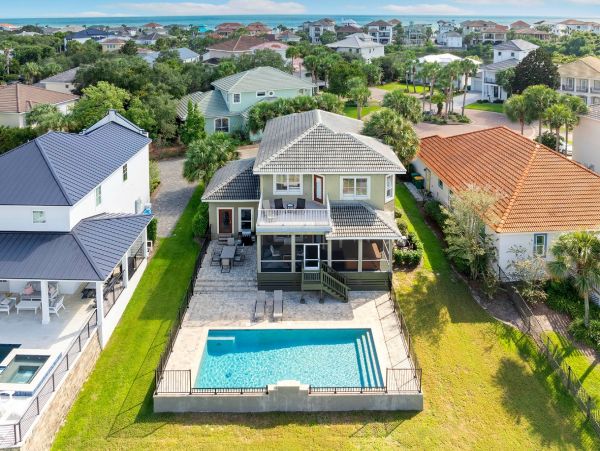 Lakefront Home with 4 Bedrooms in Destin Sleeps 11