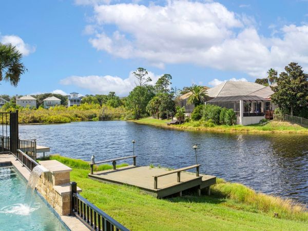 Lakefront Home with 4 Bedrooms in Destin Sleeps 11