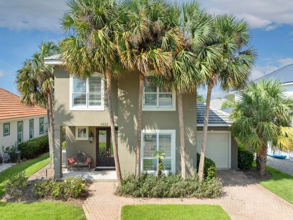 Lakefront Home with 4 Bedrooms in Destin Sleeps 11