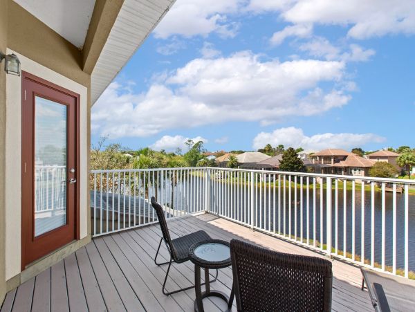 Lakefront Home with 4 Bedrooms in Destin Sleeps 11