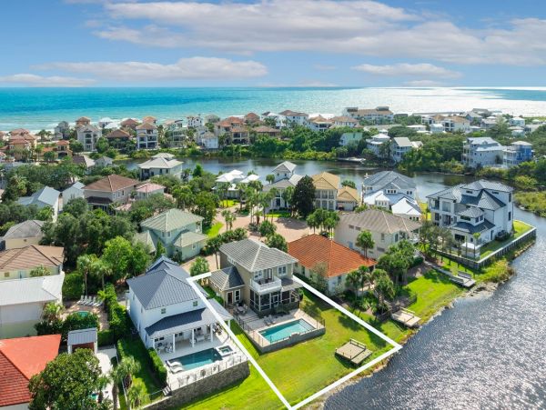 Lakefront Home with 4 Bedrooms in Destin Sleeps 11