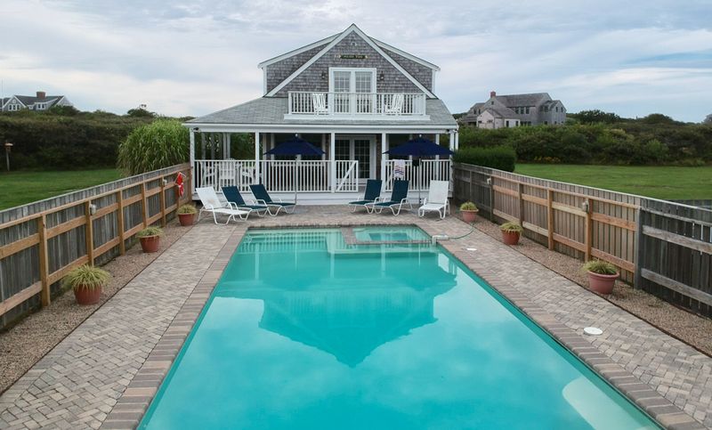 Nantucket Home 1044047