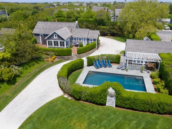Main House & Guest Cottage -Nantucket Charm