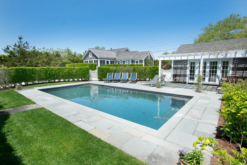 Main House & Guest Cottage -Nantucket Charm