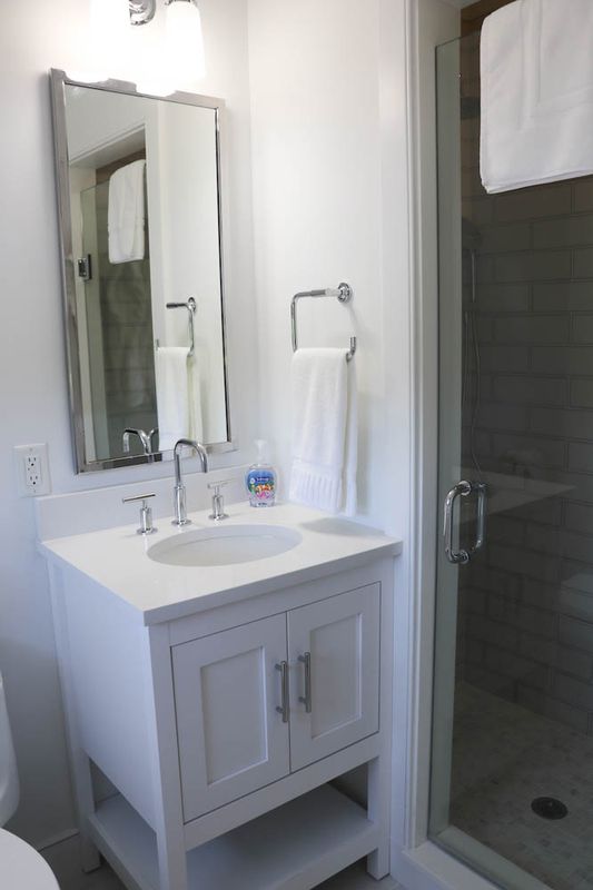 Main House & Guest Cottage -Nantucket Charm
