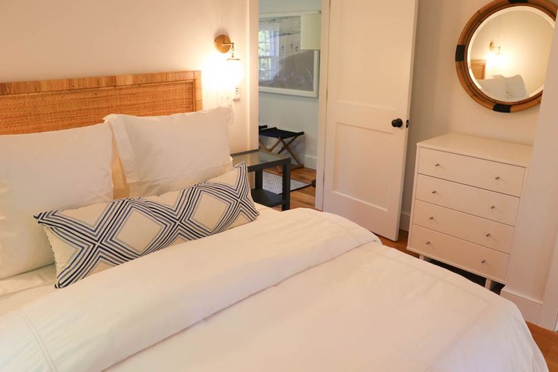 Main House & Guest Cottage -Nantucket Charm