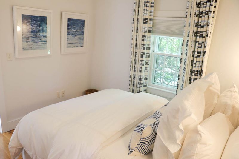 Main House & Guest Cottage -Nantucket Charm