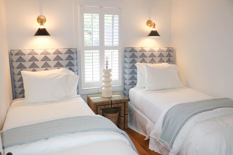 Main House & Guest Cottage -Nantucket Charm