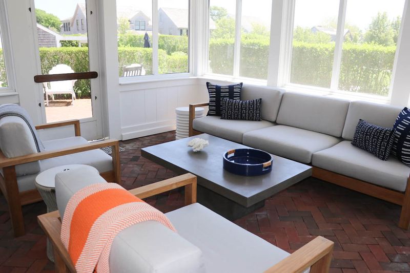Main House & Guest Cottage -Nantucket Charm