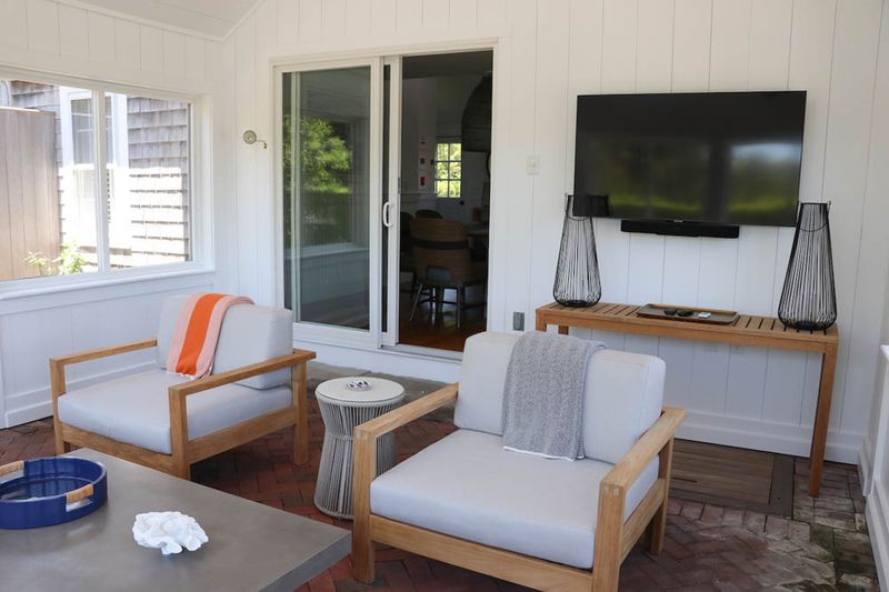Main House & Guest Cottage -Nantucket Charm