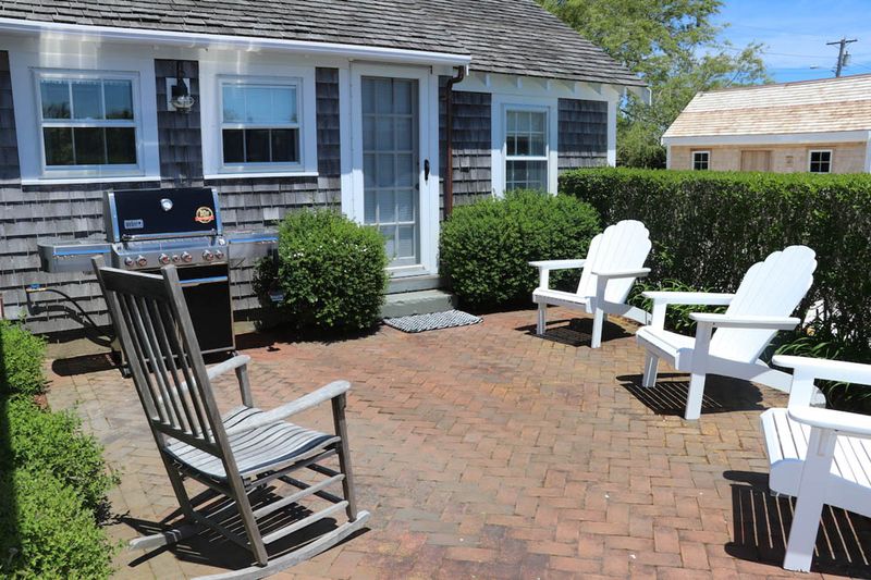 Main House & Guest Cottage -Nantucket Charm