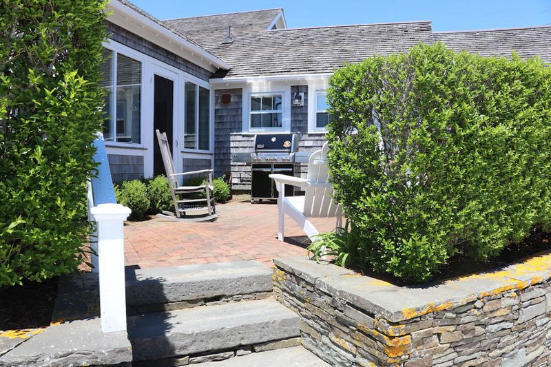 Main House & Guest Cottage -Nantucket Charm