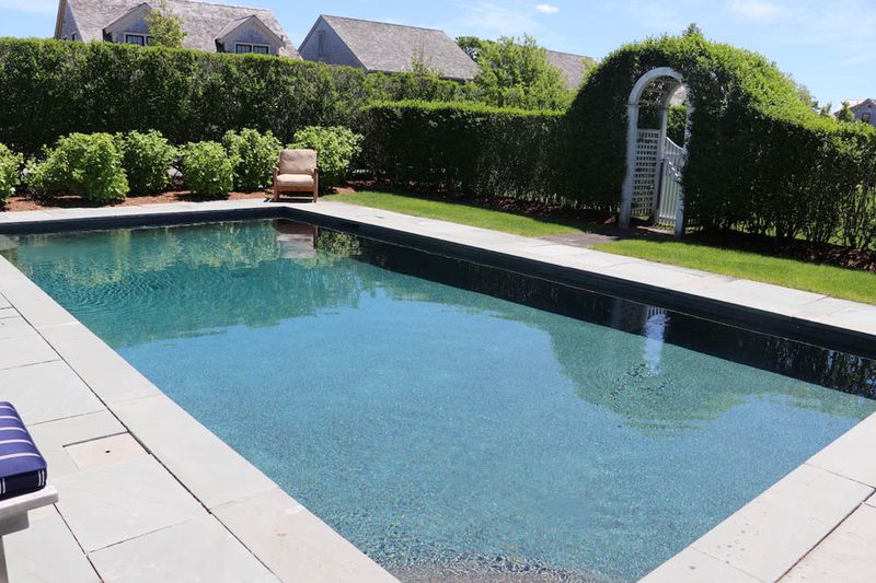 Main House & Guest Cottage -Nantucket Charm