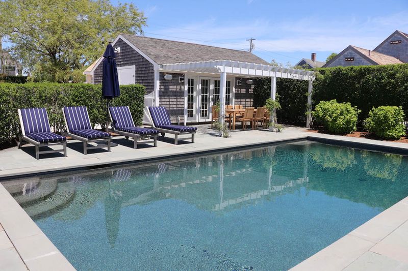 Main House & Guest Cottage -Nantucket Charm