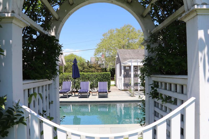 Main House & Guest Cottage -Nantucket Charm