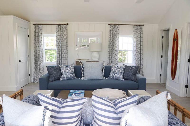 Main House & Guest Cottage -Nantucket Charm