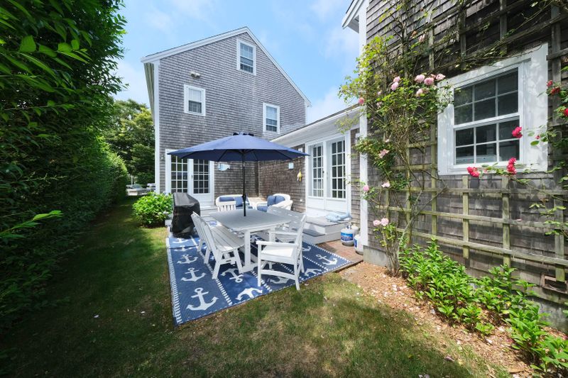 Nantucket Home 1044103