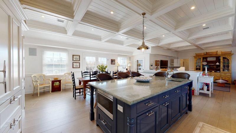 Nantucket Vacation Rental Luxury Close to Cisco & Surfside