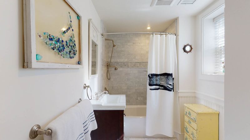Nantucket Vacation Rental Luxury Close to Cisco & Surfside