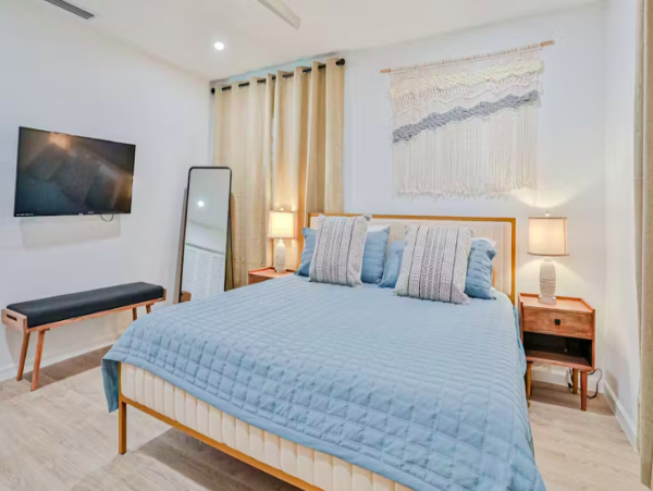 Charming Downtown Bonita Springs Cottage