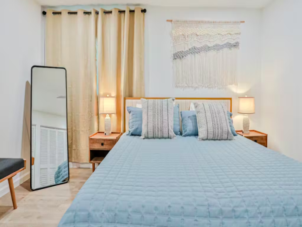 Charming Downtown Bonita Springs Cottage